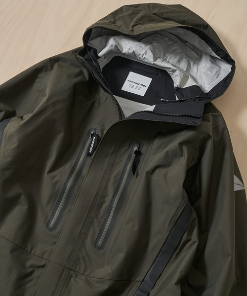 and wander(アンドワンダー)の「【and wander/アンドワンダー】2.5L hiker rain jacket(ナイロンジャケット・メンズ・ブラック/カーキ・M/L/XL)」の15枚目の写真