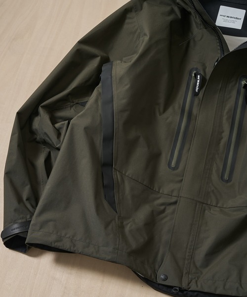 and wander(アンドワンダー)の「【and wander/アンドワンダー】2.5L hiker rain jacket(ナイロンジャケット・メンズ・ブラック/カーキ・M/L/XL)」の16枚目の写真