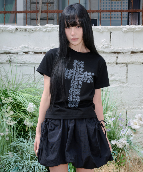 ITZAVIBE（イッザバイブ）の「FLOWER CROSS SLIM T SHIRT - BLACK（Tシャツ/カットソー・レディース・その他・FREE）」の3枚目の写真