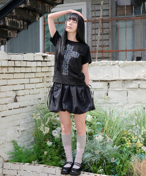 ITZAVIBE（イッザバイブ）の「FLOWER CROSS SLIM T SHIRT - BLACK（Tシャツ/カットソー・レディース・その他・FREE）」の4枚目の写真