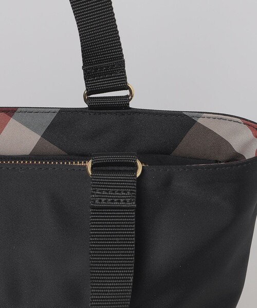 BLUE LABEL CRESTBRIDGE（ブルーレーベルクレストブリッジ）の「【WEB限定】ナイロンバックパック（バックパック/リュック・レディース・ダークネイビー/ブラック・FREE）」の8枚目の写真