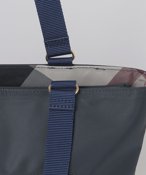 BLUE LABEL CRESTBRIDGE（ブルーレーベルクレストブリッジ）の「【WEB限定】ナイロンバックパック（バックパック/リュック・レディース・ダークネイビー/ブラック・FREE）」の16枚目の写真