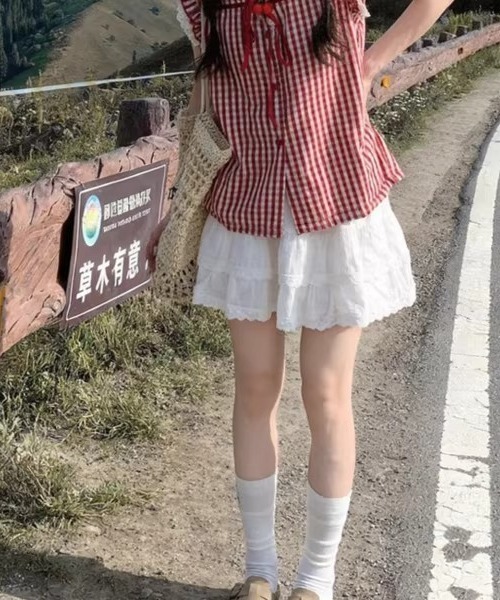 LUCPY（ラクピー）の「ギンガムチェックフリルノースリーブブラウス（シャツ/ブラウス・レディース・レッド・X-LARGE/LARGE/MEDIUM/SMALL）」の2枚目の写真