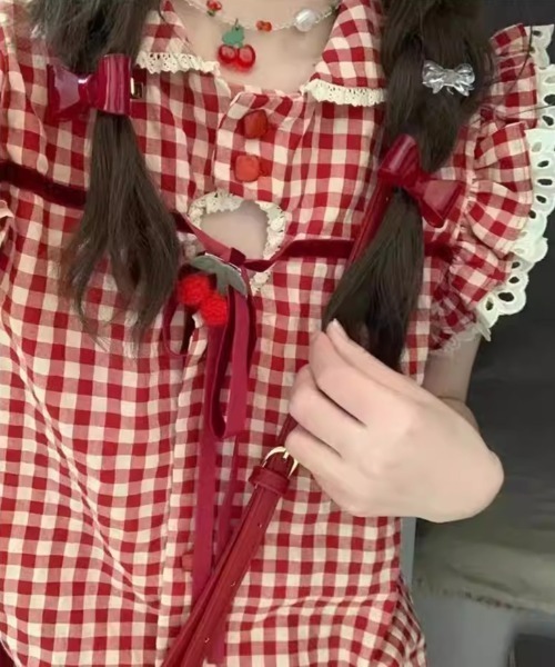 LUCPY（ラクピー）の「ギンガムチェックフリルノースリーブブラウス（シャツ/ブラウス・レディース・レッド・X-LARGE/LARGE/MEDIUM/SMALL）」の3枚目の写真