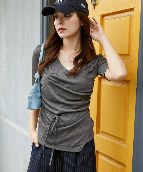 PUBLUX(パブリュクス)の「PUBLUX/パブリュクス ドレープ カシュクール トップス 限定展開(Tシャツ/カットソー・レディース・ナチュラル/ダークグレー/ブラック・フリ-)」の12枚目の写真