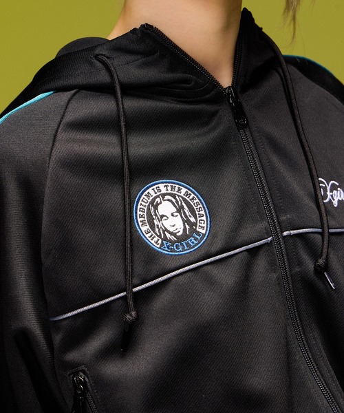 X-girl（エックスガール）の「LOGO PATCHED ZIP UP JERSEY COMPACT HOODIE（パーカー・レディース・ブラック/グレー・M/S）」の18枚目の写真