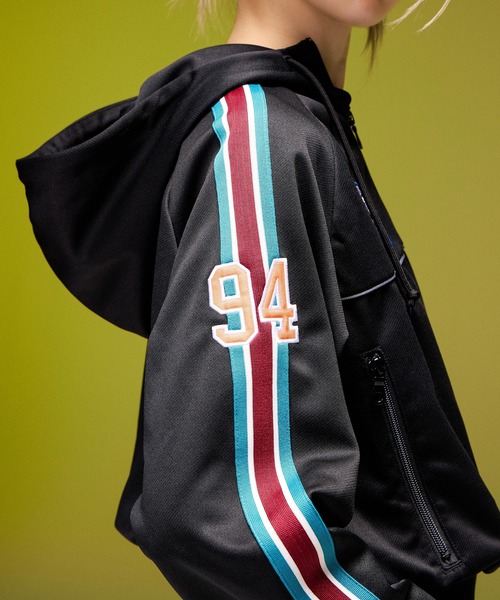 X-girl（エックスガール）の「LOGO PATCHED ZIP UP JERSEY COMPACT HOODIE（パーカー・レディース・ブラック/グレー・M/S）」の19枚目の写真