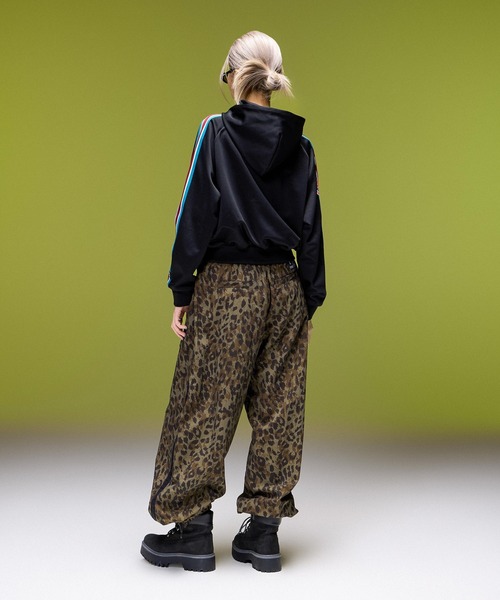 X-girl（エックスガール）の「LOGO PATCHED ZIP UP JERSEY COMPACT HOODIE（パーカー・レディース・ブラック/グレー・M/S）」の11枚目の写真