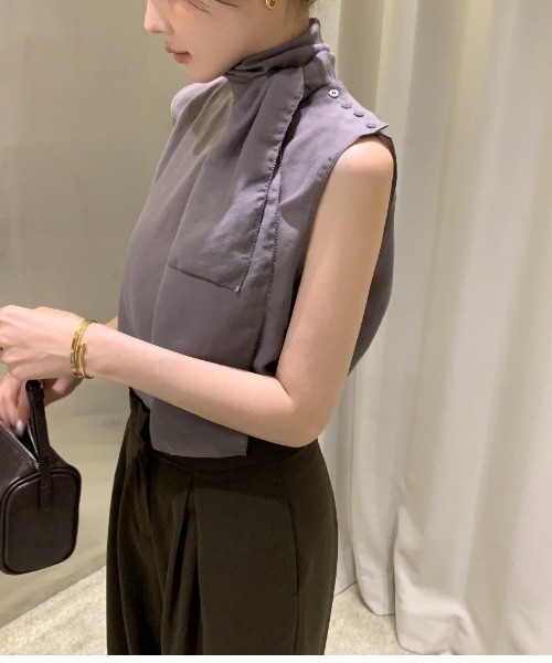 LUCPY(ラクピー)の「ボウタイシアーブラウス ノースリーブ フェミニン きれいめ(その他トップス・レディース・グレー/ブラック/ホワイト・FREE)」の3枚目の写真