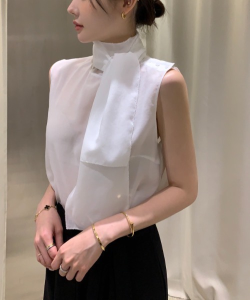 LUCPY(ラクピー)の「ボウタイシアーブラウス ノースリーブ フェミニン きれいめ(その他トップス・レディース・グレー/ブラック/ホワイト・FREE)」の1枚目の写真