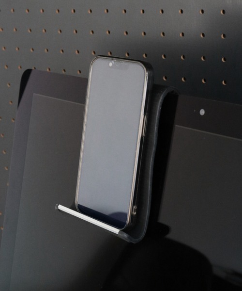 C520(シーゴーニーゼロ)の「〈C520/シーゴーニーゼロ〉フレキシブル シリコンスタンド(スマホグッズ・メンズ・ブラック/オレンジ・ONE SIZE)」の18枚目の写真