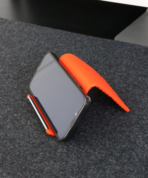 C520(シーゴーニーゼロ)の「〈C520/シーゴーニーゼロ〉フレキシブル シリコンスタンド(スマホグッズ・メンズ・ブラック/オレンジ・ONE SIZE)」の16枚目の写真