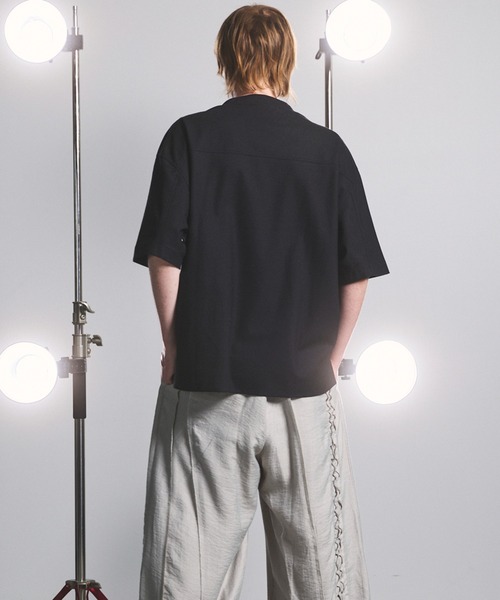 MAISON SPECIAL（メゾンスペシャル）の「《UNISEX》Birdseye Jersey Mesh Prime-Over Henry Neck Short-sleeved T-shirt/バーズアイジャージーメッシュプライムオーバーヘンリーネックショートスリーブTシャツ【MAISON SPECIAL/メゾンスペシャル】（Tシャツ/カットソー・メンズ・ライトグレー/ブラック・0/2/1）」の6枚目の写真