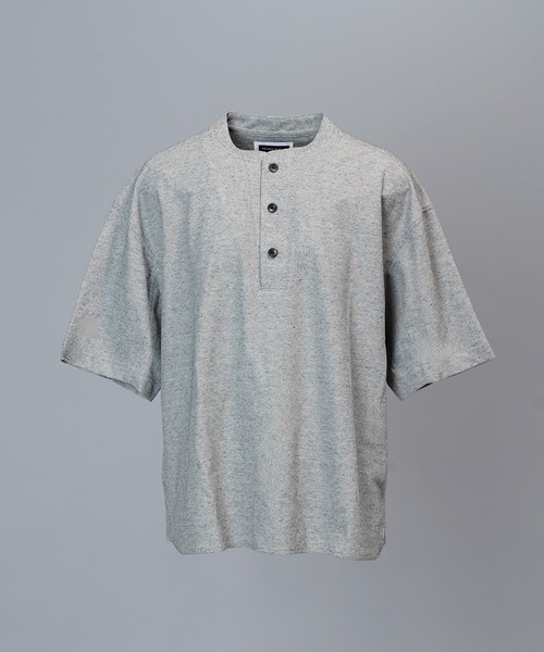 MAISON SPECIAL（メゾンスペシャル）の「《UNISEX》Birdseye Jersey Mesh Prime-Over Henry Neck Short-sleeved T-shirt/バーズアイジャージーメッシュプライムオーバーヘンリーネックショートスリーブTシャツ【MAISON SPECIAL/メゾンスペシャル】（Tシャツ/カットソー・メンズ・ライトグレー/ブラック・0/2/1）」の18枚目の写真