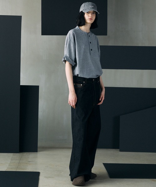 MAISON SPECIAL（メゾンスペシャル）の「《UNISEX》Birdseye Jersey Mesh Prime-Over Henry Neck Short-sleeved T-shirt/バーズアイジャージーメッシュプライムオーバーヘンリーネックショートスリーブTシャツ【MAISON SPECIAL/メゾンスペシャル】（Tシャツ/カットソー・メンズ・ライトグレー/ブラック・0/2/1）」の14枚目の写真