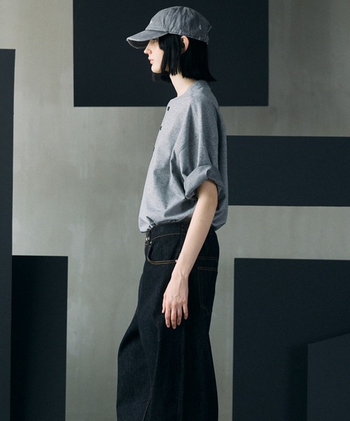 MAISON SPECIAL（メゾンスペシャル）の「《UNISEX》Birdseye Jersey Mesh Prime-Over Henry Neck Short-sleeved T-shirt/バーズアイジャージーメッシュプライムオーバーヘンリーネックショートスリーブTシャツ【MAISON SPECIAL/メゾンスペシャル】（Tシャツ/カットソー・メンズ・ライトグレー/ブラック・0/2/1）」の16枚目の写真