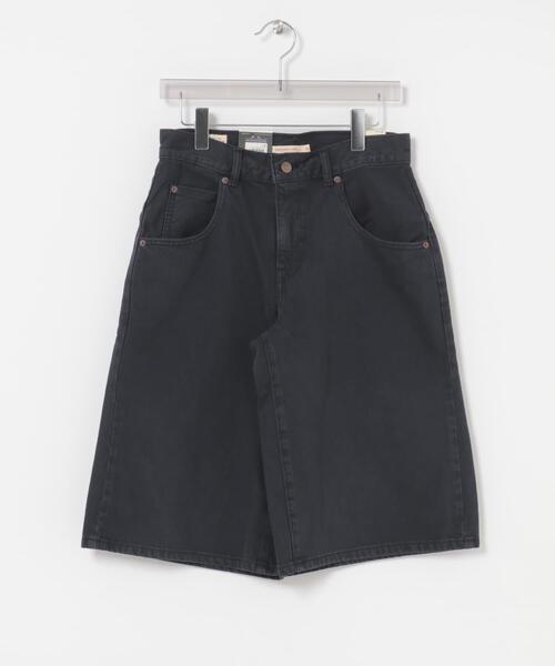 URBAN RESEARCH（アーバンリサーチ）の「LEVI’S　SUPER BAGGY JORT（デニムパンツ・レディース・スミクロ/ライトインディゴブルー・26/27）」の3枚目の写真