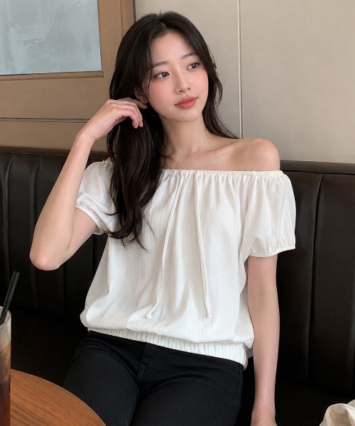GENERAL IDEA(ジェネラルアイデア)の「【GENERAL IDEA】キャップスリーブシャーリングTシャツ / CAP SLEEVE SHIRRING T-SHIRT(Tシャツ/カットソー・レディース・ブラック/アイボリー・L/M/S)」の1枚目の写真