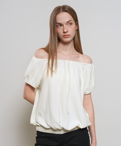 GENERAL IDEA(ジェネラルアイデア)の「【GENERAL IDEA】キャップスリーブシャーリングTシャツ / CAP SLEEVE SHIRRING T-SHIRT(Tシャツ/カットソー・レディース・ブラック/アイボリー・L/M/S)」の3枚目の写真