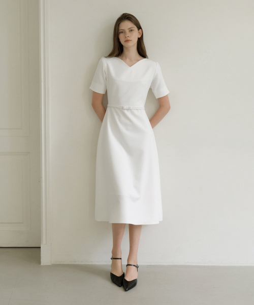 REORG(リオルグ)の「GIR TULIP NECK FLARE OPS WHITE(ワンピース・レディース・その他・SMALL/MEDIUM/LARGE)」の1枚目の写真