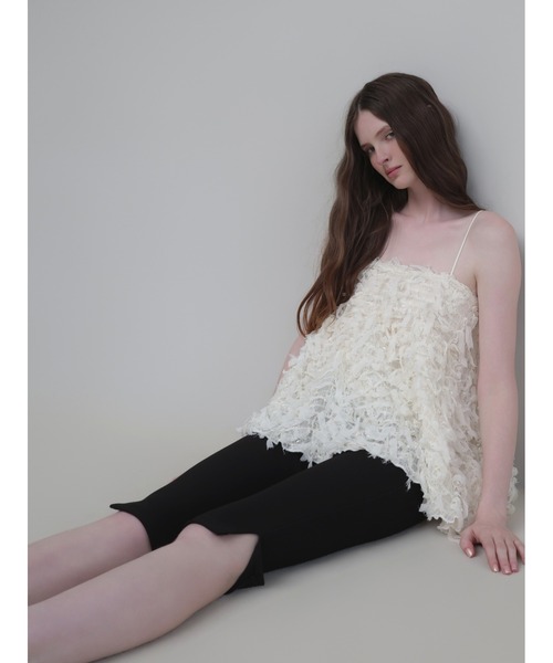 AMOMMA（アモマ）の「FRILL TEXTURE CAMI（キャミソール・レディース・ブラック/アイボリー・FREE）」の3枚目の写真