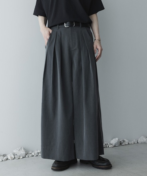 remer(リメール)の「ディープタックバギーワイドパンツ / deep tuck buggy wide PT 〈SUMMER〉(スラックス・メンズ・ダークグレー/ブラック・MEDIUM/X-SMALL/SMALL/LARGE)」の2枚目の写真