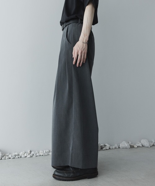 remer(リメール)の「ディープタックバギーワイドパンツ / deep tuck buggy wide PT 〈SUMMER〉(スラックス・メンズ・ダークグレー/ブラック・MEDIUM/X-SMALL/SMALL/LARGE)」の4枚目の写真