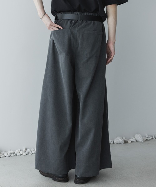 remer(リメール)の「ディープタックバギーワイドパンツ / deep tuck buggy wide PT 〈SUMMER〉(スラックス・メンズ・ダークグレー/ブラック・MEDIUM/X-SMALL/SMALL/LARGE)」の3枚目の写真