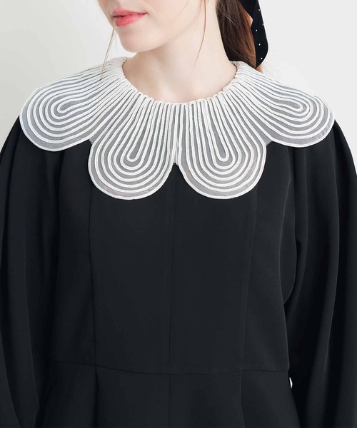 PICCIN PERLA(ピッチンペルラ)の「エンブロイダリーカラーペプラムブラウス(シャツ/ブラウス・レディース・ブラック・M)」の12枚目の写真