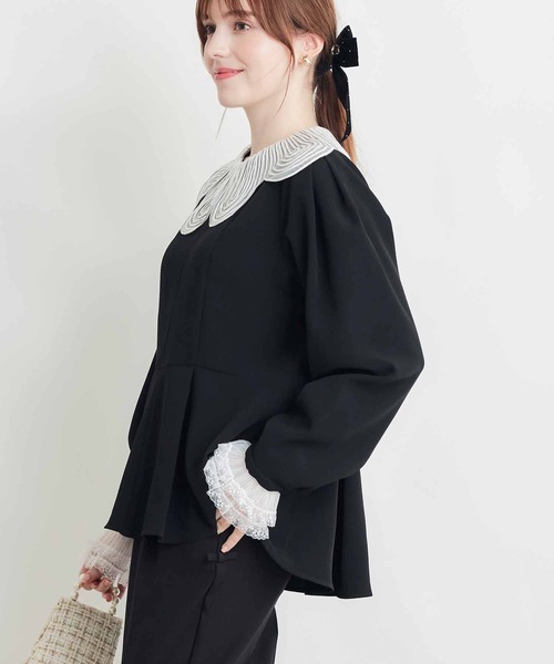 PICCIN PERLA(ピッチンペルラ)の「エンブロイダリーカラーペプラムブラウス(シャツ/ブラウス・レディース・ブラック・M)」の4枚目の写真