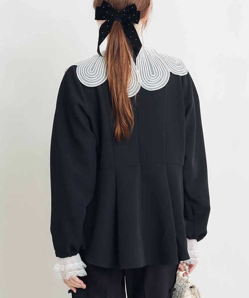 PICCIN PERLA(ピッチンペルラ)の「エンブロイダリーカラーペプラムブラウス(シャツ/ブラウス・レディース・ブラック・M)」の5枚目の写真