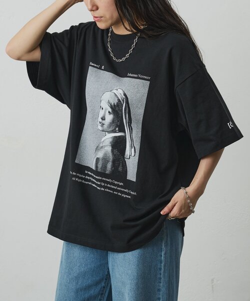 COLONY 2139(コロニートゥーワンスリーナイン)の「【ConVenir】フェルメールTシャツ(Tシャツ/カットソー・メンズ・ホワイト/ブラック・MEDIUM/LARGE)」の3枚目の写真