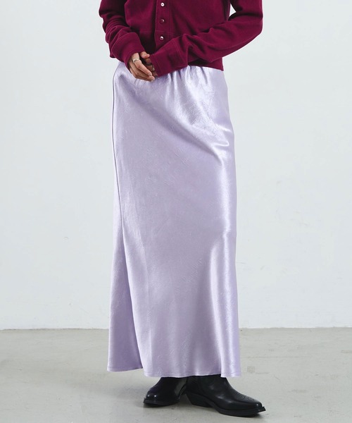 ROSE BUD(ローズバッド)の「CREOLME/SATIN LONG SKIRT(スカート・レディース・パープル/オフホワイト/ネイビー・S/M)」の3枚目の写真