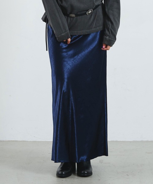 ROSE BUD(ローズバッド)の「CREOLME/SATIN LONG SKIRT(スカート・レディース・パープル/オフホワイト/ネイビー・S/M)」の1枚目の写真