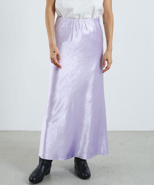 ROSE BUD(ローズバッド)の「CREOLME/SATIN LONG SKIRT(スカート・レディース・パープル/オフホワイト/ネイビー・S/M)」の4枚目の写真