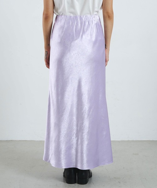 ROSE BUD(ローズバッド)の「CREOLME/SATIN LONG SKIRT(スカート・レディース・パープル/オフホワイト/ネイビー・S/M)」の6枚目の写真