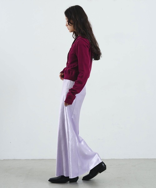 ROSE BUD(ローズバッド)の「CREOLME/SATIN LONG SKIRT(スカート・レディース・パープル/オフホワイト/ネイビー・S/M)」の8枚目の写真