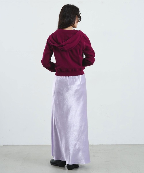 ROSE BUD(ローズバッド)の「CREOLME/SATIN LONG SKIRT(スカート・レディース・パープル/オフホワイト/ネイビー・S/M)」の9枚目の写真