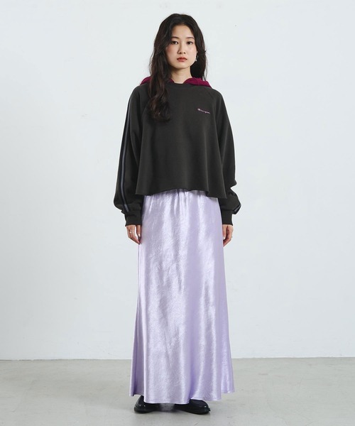 ROSE BUD(ローズバッド)の「CREOLME/SATIN LONG SKIRT(スカート・レディース・パープル/オフホワイト/ネイビー・S/M)」の10枚目の写真