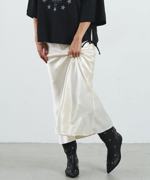 ROSE BUD(ローズバッド)の「CREOLME/SATIN LONG SKIRT(スカート・レディース・パープル/オフホワイト/ネイビー・S/M)」の15枚目の写真