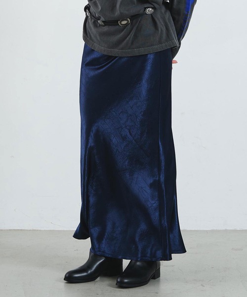 ROSE BUD(ローズバッド)の「CREOLME/SATIN LONG SKIRT(スカート・レディース・パープル/オフホワイト/ネイビー・S/M)」の21枚目の写真