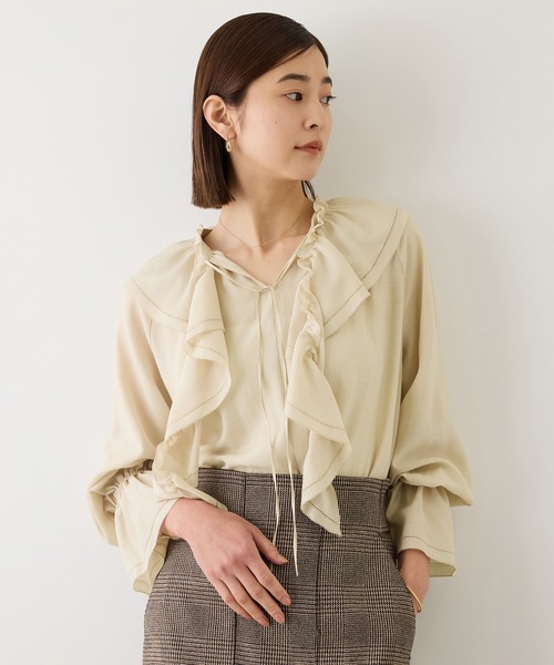 ROPE'（ロペ）の「【J'aDoRe・一部店舗限定サイズ】2WAYラッフルフリルブラウス(襟取り外し可能 )/イージーケア（シャツ/ブラウス・レディース・ダークブラウン/ホワイト/ベージュ・38）」の18枚目の写真