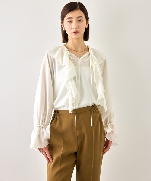 ROPE'（ロペ）の「【J'aDoRe・一部店舗限定サイズ】2WAYラッフルフリルブラウス(襟取り外し可能 )/イージーケア（シャツ/ブラウス・レディース・ダークブラウン/ホワイト/ベージュ・38）」の21枚目の写真