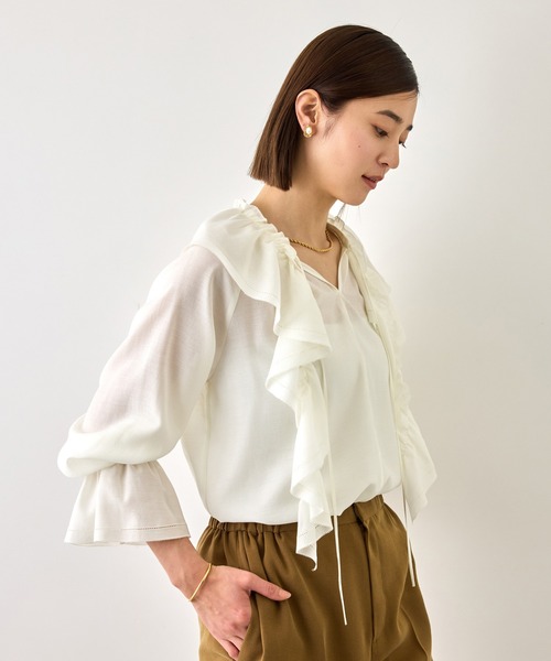 ROPE'（ロペ）の「【J'aDoRe・一部店舗限定サイズ】2WAYラッフルフリルブラウス(襟取り外し可能 )/イージーケア（シャツ/ブラウス・レディース・ダークブラウン/ホワイト/ベージュ・38）」の22枚目の写真