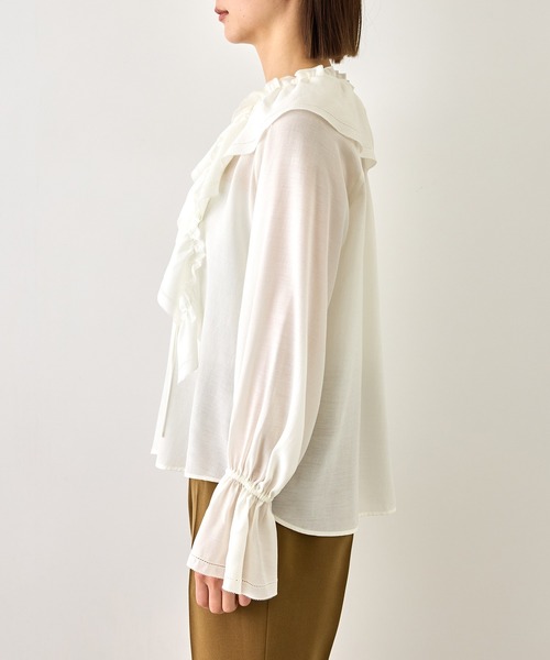 ROPE'（ロペ）の「【J'aDoRe・一部店舗限定サイズ】2WAYラッフルフリルブラウス(襟取り外し可能 )/イージーケア（シャツ/ブラウス・レディース・ダークブラウン/ホワイト/ベージュ・38）」の9枚目の写真