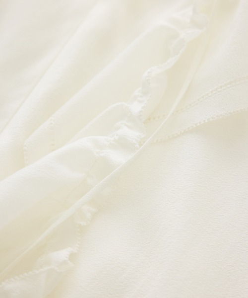 ROPE'（ロペ）の「【J'aDoRe・一部店舗限定サイズ】2WAYラッフルフリルブラウス(襟取り外し可能 )/イージーケア（シャツ/ブラウス・レディース・ダークブラウン/ホワイト/ベージュ・38）」の14枚目の写真