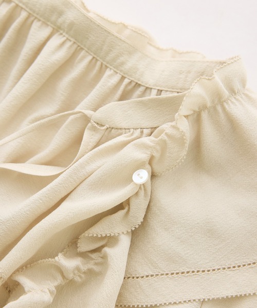 ROPE'（ロペ）の「【J'aDoRe・一部店舗限定サイズ】2WAYラッフルフリルブラウス(襟取り外し可能 )/イージーケア（シャツ/ブラウス・レディース・ダークブラウン/ホワイト/ベージュ・38）」の17枚目の写真