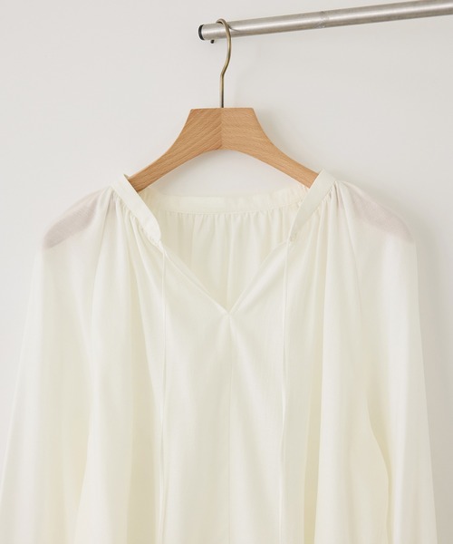 ROPE'（ロペ）の「【J'aDoRe・一部店舗限定サイズ】2WAYラッフルフリルブラウス(襟取り外し可能 )/イージーケア（シャツ/ブラウス・レディース・ダークブラウン/ホワイト/ベージュ・38）」の4枚目の写真