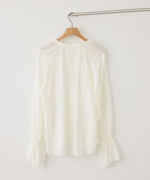 ROPE'（ロペ）の「【J'aDoRe・一部店舗限定サイズ】2WAYラッフルフリルブラウス(襟取り外し可能 )/イージーケア（シャツ/ブラウス・レディース・ダークブラウン/ホワイト/ベージュ・38）」の7枚目の写真