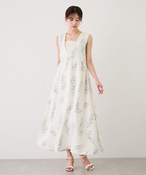 Jayro(ジャイロ)の「Vネック花柄ワンピース(ワンピース・レディース・ホワイト系その他4/ブラック系その他・M)」の1枚目の写真